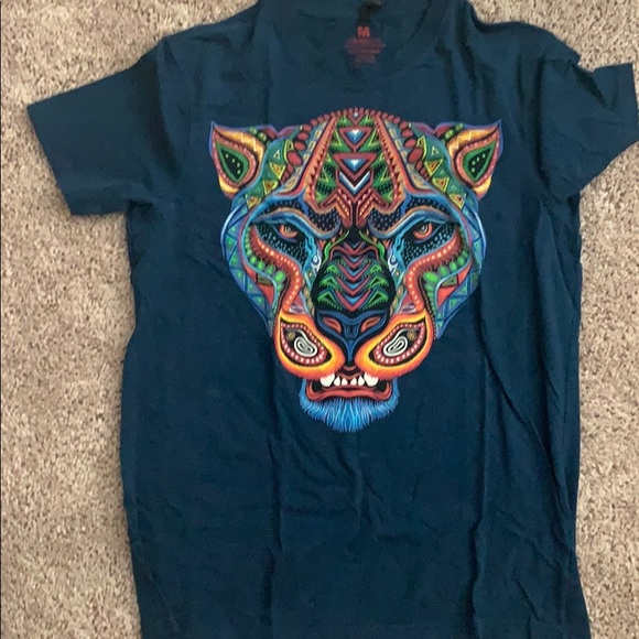 Graphic tees - Picture 3 of 4